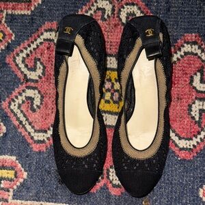 CHANEL Black and Tan Lace Flats
